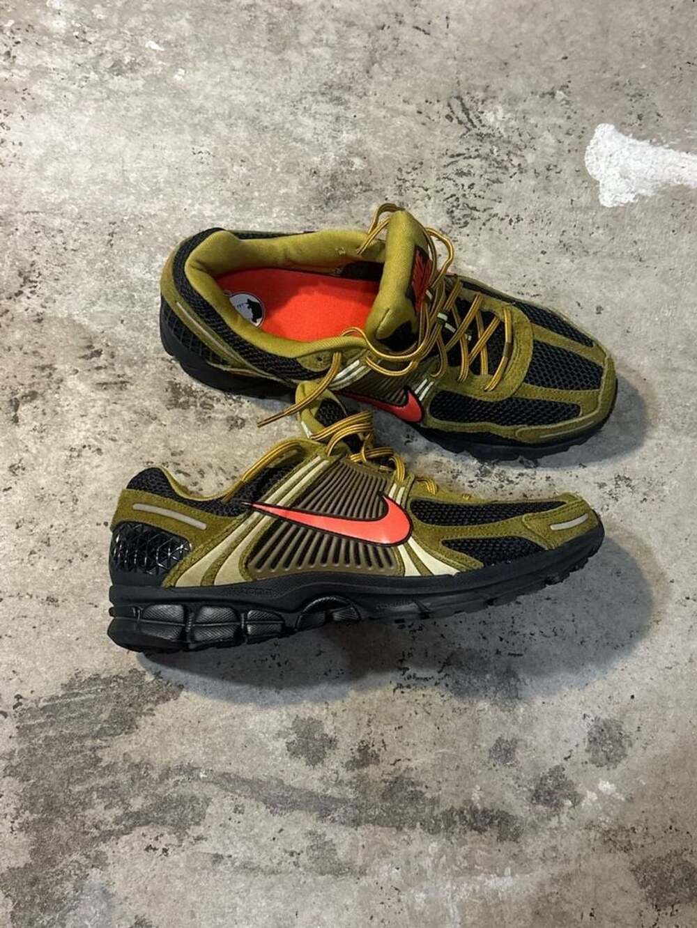 Nike Zoom Vomero 5 Size 13 Olive Flak Picante Red